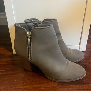 Size 8 grey womens dress boots with chunky heel